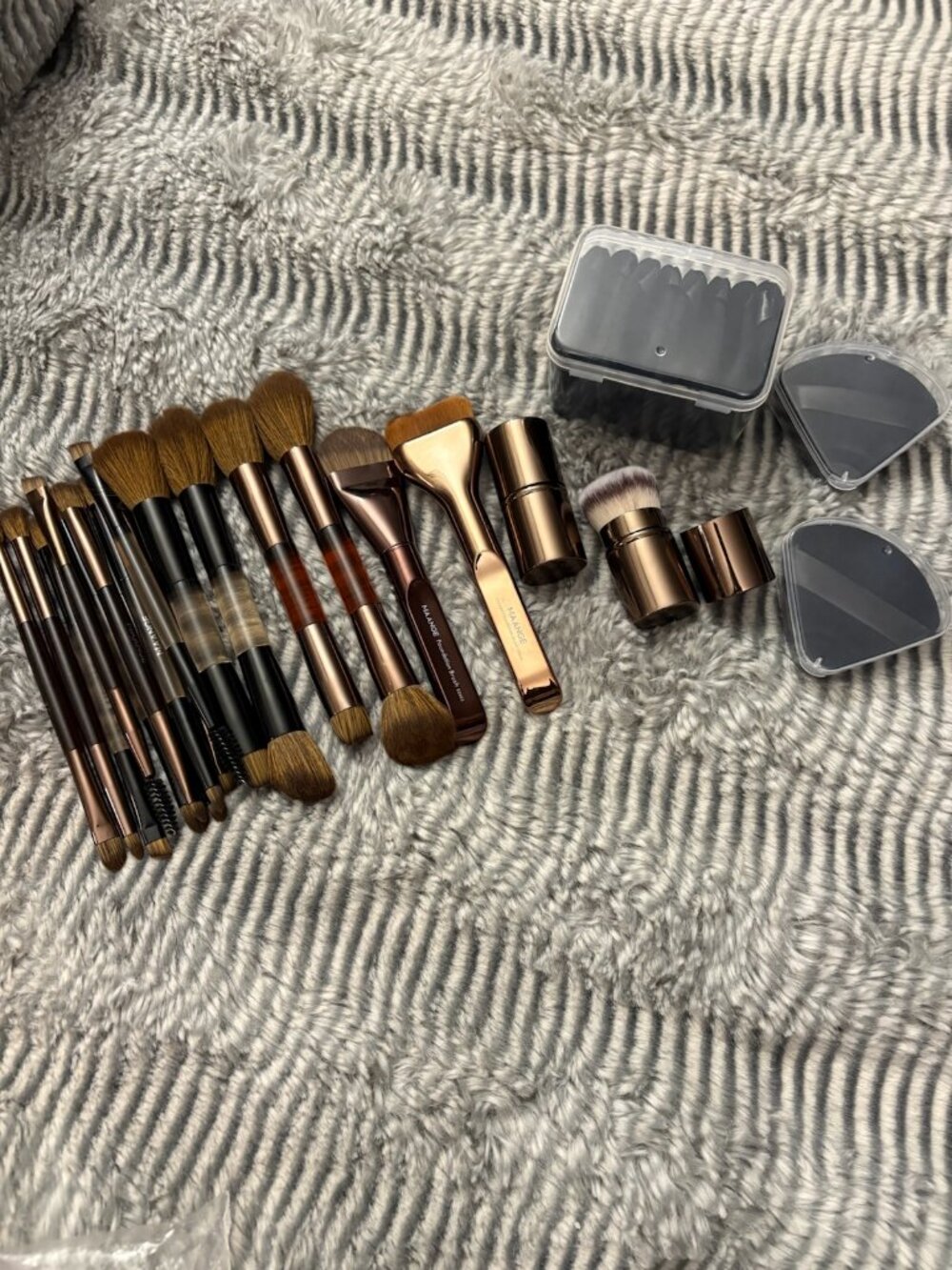 (18) Maange Professional  MakeUp Brushes + (10) Powder Puff Sponges
